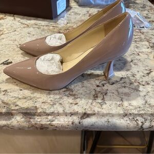 Beautiful barely worn Ninewest pumps.